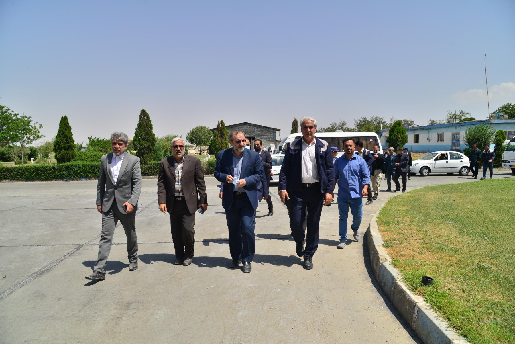 بازدید استاندار مرکزی از شرکتهای ایرالکو و کربن صنعت امیرکبیر/ استانداری برای پیشبرد برنامههای شرکت آلومینیوم ایران از هیچ مساعدتی دریغ نخواهد کرد/ از تمامی مدیران ذیربط میخواهیم که توافقات صورت گرفته در خصوص بهره برداری از شرکت کربن صنعت امیرکبیر هر چه سریعتر عملیاتی شود + گزارش تصویری بازدید استاندار مرکزی از شرکتهای ایرالکو و کربن صنعت امیرکبیر/ استانداری برای پیشبرد برنامههای شرکت آلومینیوم ایران از هیچ مساعدتی دریغ نخواهد کرد/ از تمامی مدیران ذیربط میخواهیم که توافقات صورت گرفته در خصوص بهره برداری از شرکت کربن صنعت امیرکبیر هر چه سریعتر عملیاتی شود + گزارش تصویری