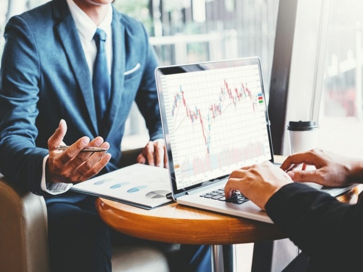 بازار سرمایه در هر شرایط فقط می‌ریزد