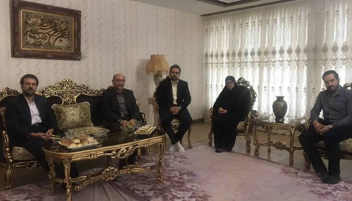دیدار مشاور وزیر و هماهنگ کننده امور ایثارگران با خانواده شهید سید کمال موسوی