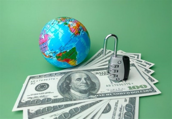 بازی آمریکا با دلار گران/ دولت آمریکا چطور به دنیا تورم صادر می‌کند؟
