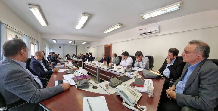 برگزاری نشست بررسی ظرفیت‌های انتقال فناوری و برنامه ساخت داخل شرکت‌های متقاضی واردات خودرو/ ارزیابی و پذیرش درخواست ۲۴ شرکت از مجموع ۳۸۰ فقره درخواست واردات/ آغاز روند اجرایی واردات خودرو در کشور