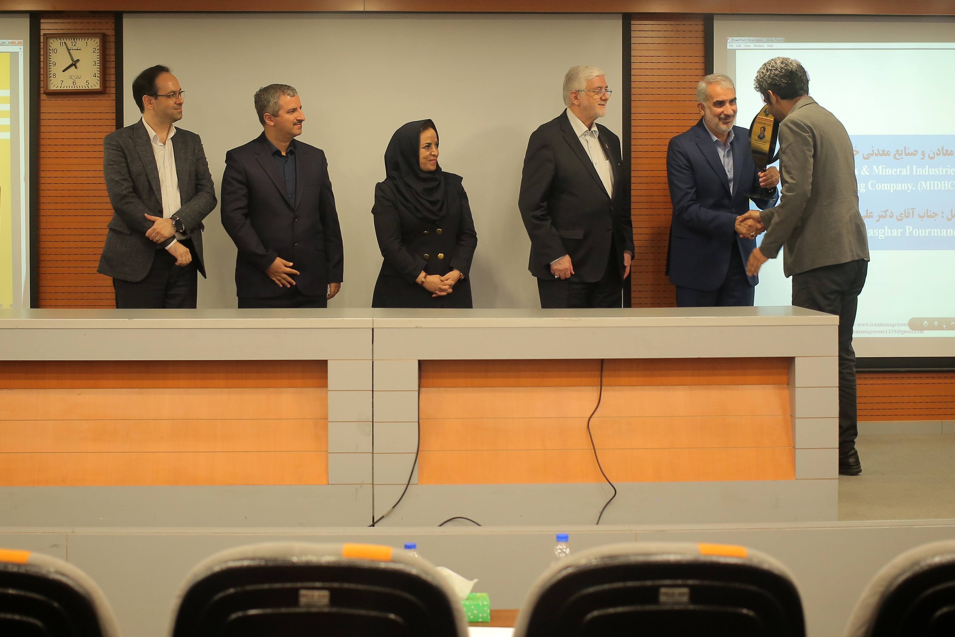 کسب تندیس زرین جایزه بینالمللی مدیریت دانشی (KM۴D) توسط میدکو کسب تندیس زرین جایزه بینالمللی مدیریت دانشی (KM۴D) توسط میدکو
