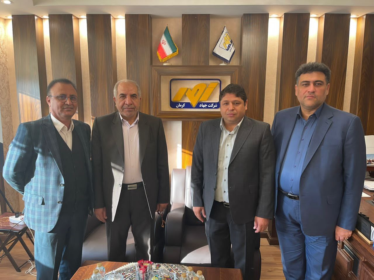 امضای قرارداد مشارکت و سرمایهگذاری در تولید بین شرکتهای صنایع فولاد خورشید راسا و صنایع فولاد مشیز بردسیر امضای قرارداد مشارکت و سرمایهگذاری در تولید بین شرکتهای صنایع فولاد خورشید راسا و صنایع فولاد مشیز بردسیر