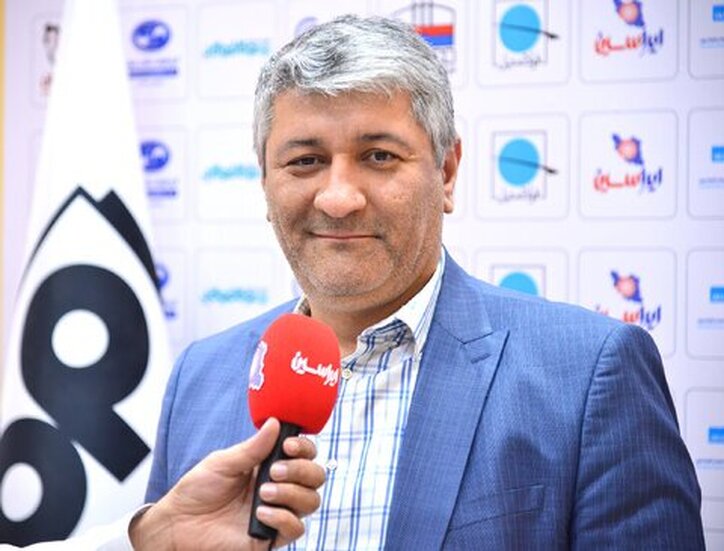 بازدید مدیر اقتصادی و سرمایه‌گذاری ایمیدرو از غرفه فولاد مبارکه 