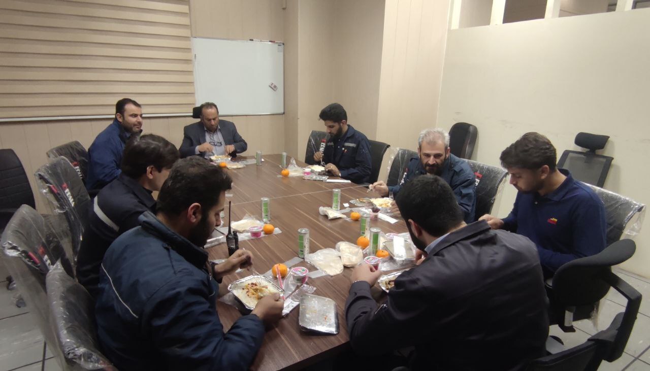 نشست صمیمی مدیران سیمیدکو با کارکنان کارخانه گندله سازی شهید سلیمانی