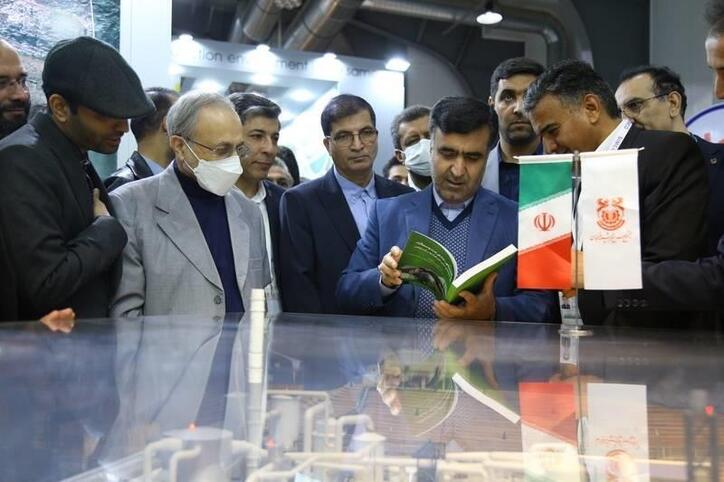 بازدید معاون رئیس جمهور از غرفه شرکت ملی صنایع مس ایران