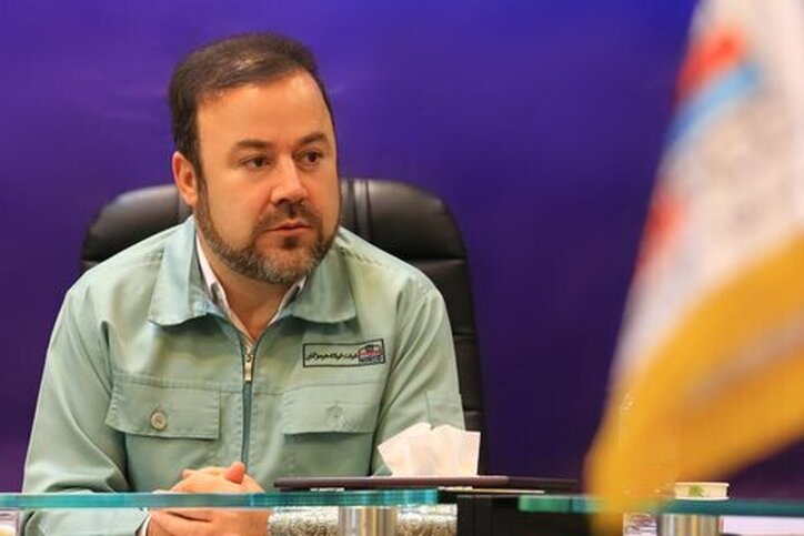 از عطاالله معروفخانی مدیرعامل فولاد هرمزگان به‌عنوان چهره نامی صنعت تقدیر شد