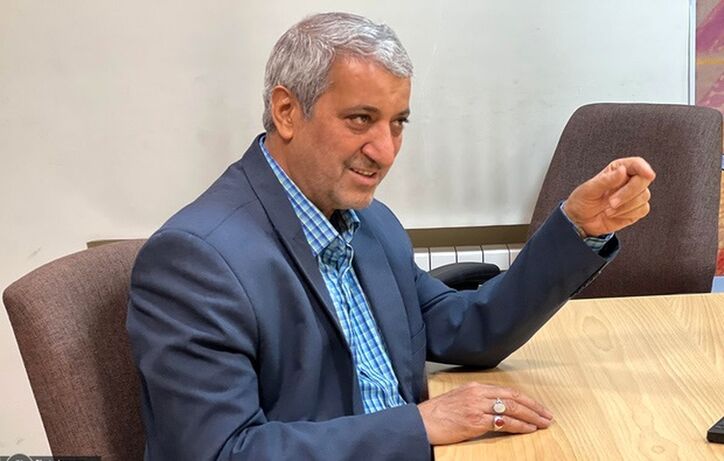 پول‌ملی هر روز بی‌ارزش‌تر می‌شود، اما دولت فقط نگاه می‌کند