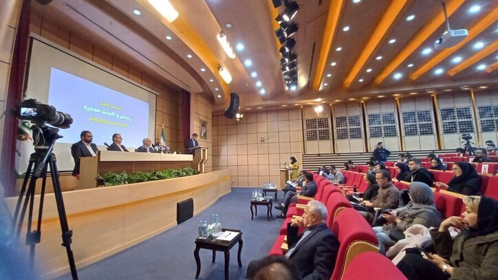 آغاز سومین نشست خبری رئیس سازمان بورس