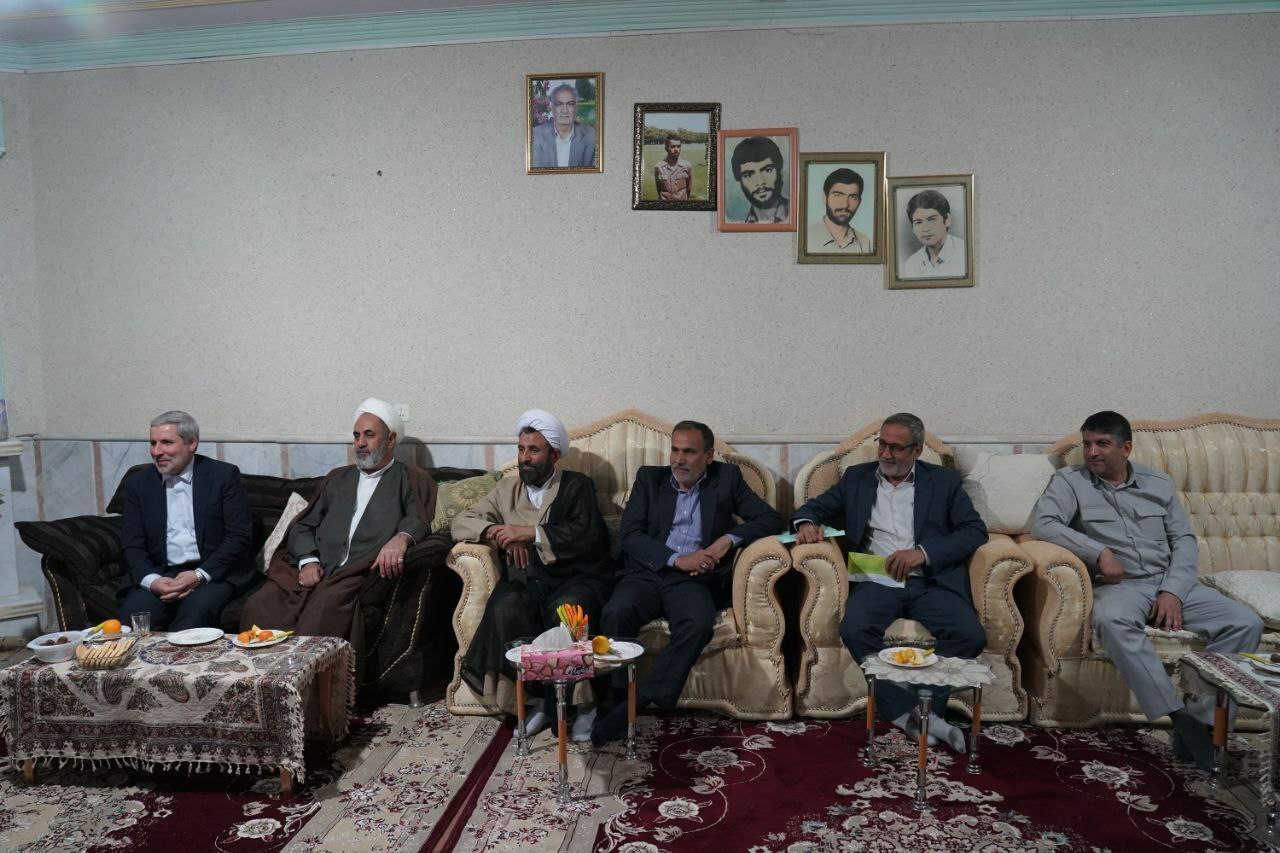 دیدار نوروزی مدیرعامل شرکت مس با مادر شهیدان کدخدایی و دو جانباز سرافراز در رفسنجان