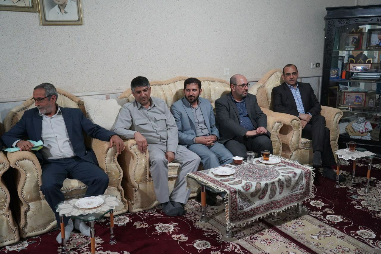 دیدار نوروزی مدیرعامل شرکت مس با مادر شهیدان کدخدایی و دو جانباز سرافراز در رفسنجان