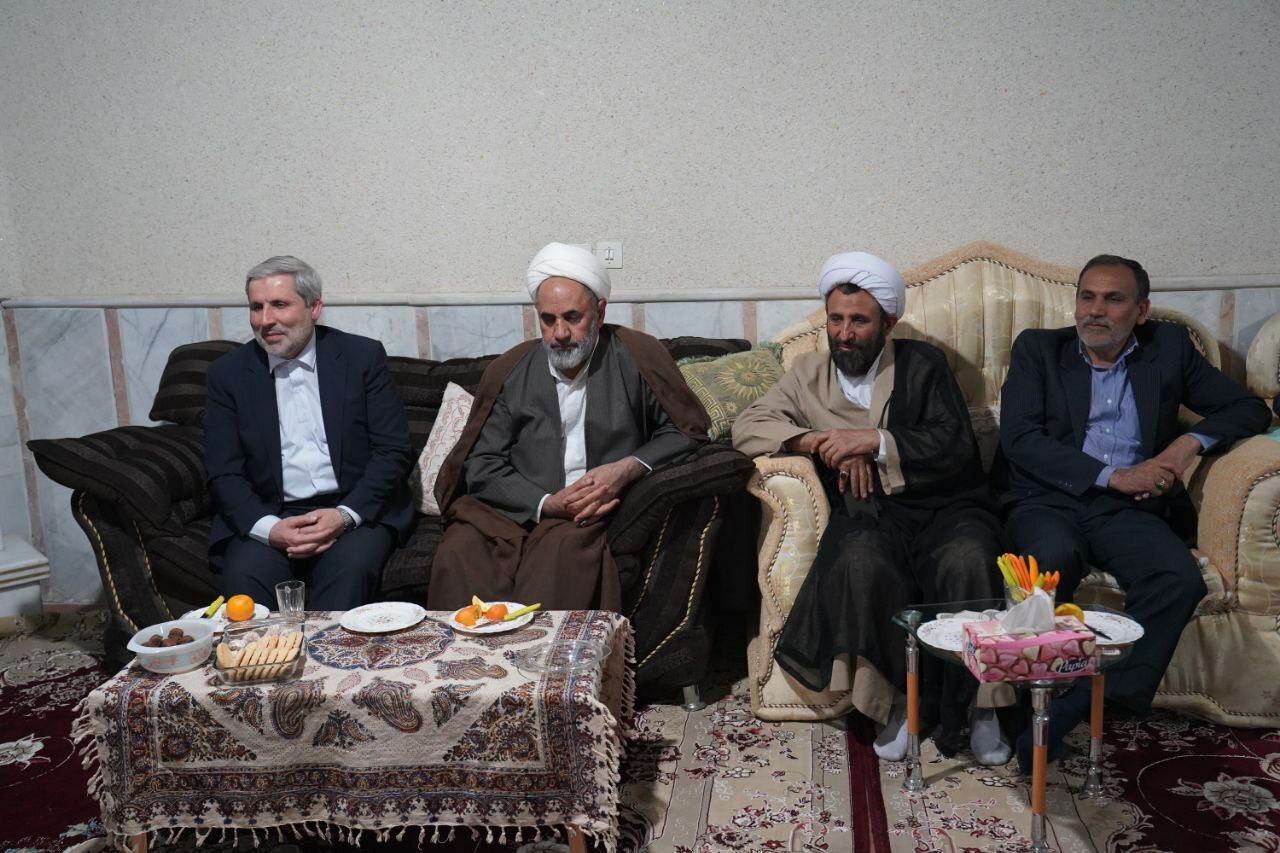 دیدار نوروزی مدیرعامل شرکت مس با مادر شهیدان کدخدایی و دو جانباز سرافراز در رفسنجان