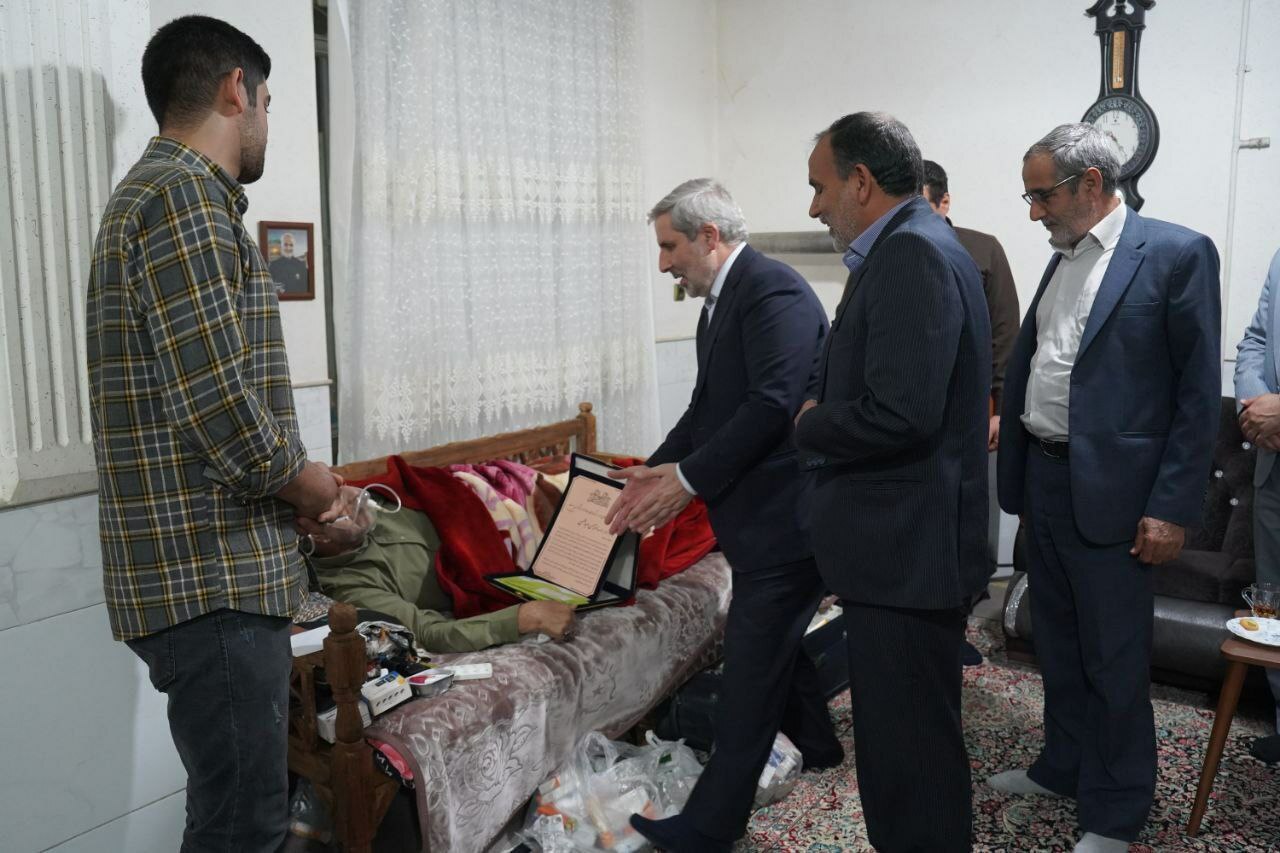 دیدار نوروزی مدیرعامل شرکت مس با مادر شهیدان کدخدایی و دو جانباز سرافراز در رفسنجان