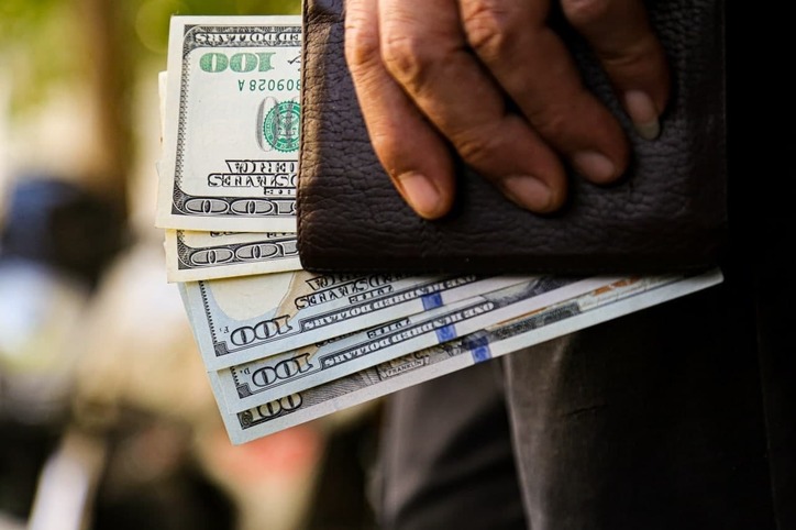 نرخ تسعیر دلار خوراک پترو پالایشی‌ها اعلام شد/ قیمت ارز صادراتی