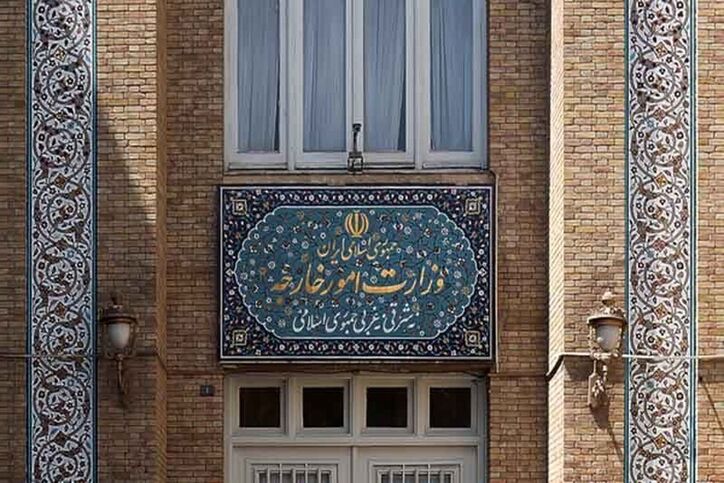 بررسی راهکار‌های ارتقای همکاری‌های گمرکی با کشور‌های همسایه در وزارت امور خارجه