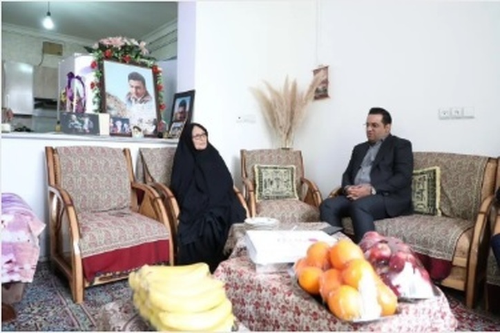 دیدار مدیرعامل مجتمع فولاد غدیر نی ریز با خانواده چند تن از شهدا در آستانه سال جدید