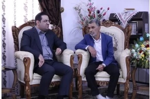 دیدار مدیرعامل مجتمع فولاد غدیر نی ریز با خانواده چند تن از شهدا در آستانه سال جدید دیدار مدیرعامل مجتمع فولاد غدیر نی ریز با خانواده چند تن از شهدا در آستانه سال جدید