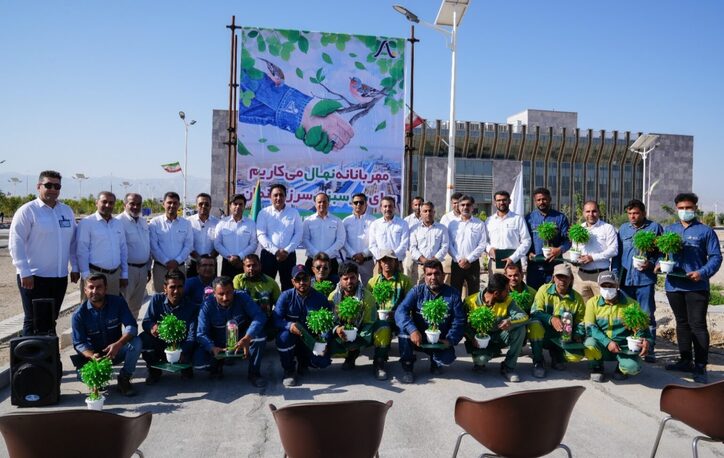 کاشت درخت/ تجلیل از تلاشگران سبز اندیش و سبز پوش سالکو/ توزیع ۶ هزار اصله نهال رایگان در شهرستان‌های لامرد و مهر