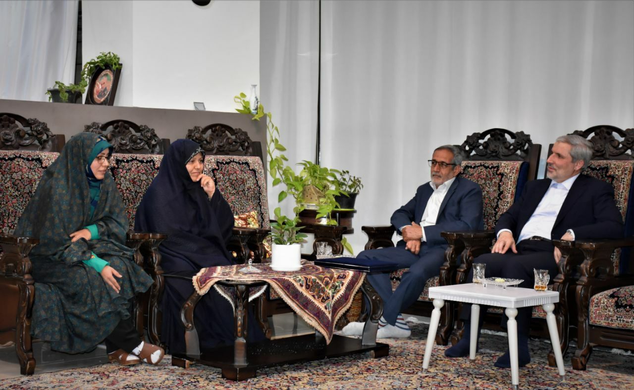 دیدار نوروزی مدیرعامل شرکت مس با خانواده شهید والامقام «مجید زینلی»، از شهدای صنعت مس دیدار نوروزی مدیرعامل شرکت مس با خانواده شهید والامقام «مجید زینلی»، از شهدای صنعت مس