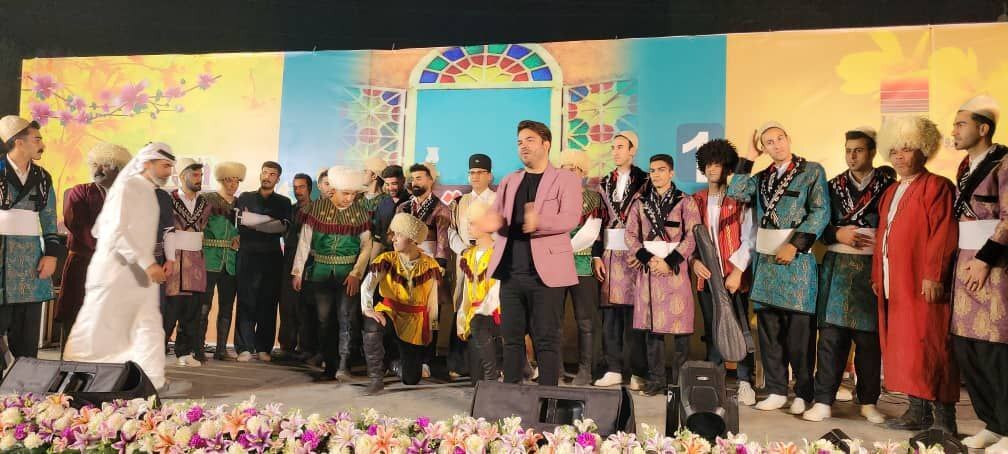 قاب یادگاری اتحاد اقوام ایرانی در فولاد خوزستان قاب یادگاری اتحاد اقوام ایرانی در فولاد خوزستان
