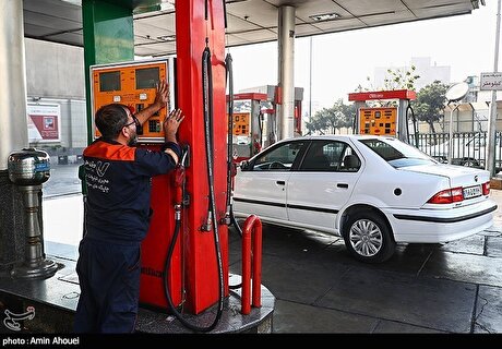 تکذیب قطع سهمیه بنزین خودرو‌های شخصی فاقد بیمه از اول دی