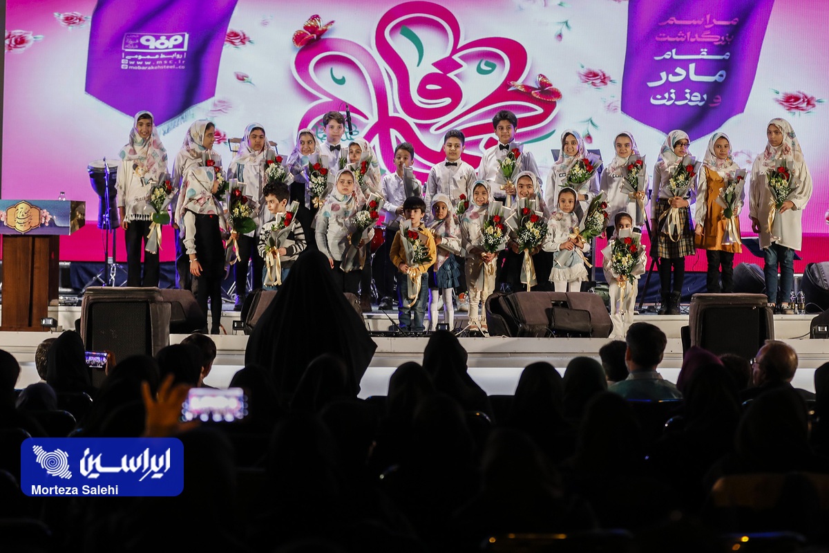 زنان در کار گروهی انعطاف پذیری بیشتری دارند زنان در کار گروهی انعطاف پذیری بیشتری دارند