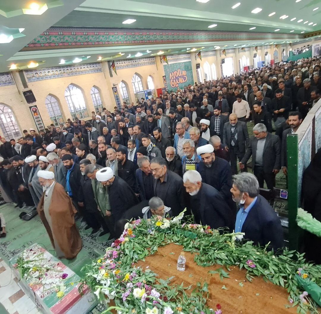 وداع باشکوه مردم سیرجان با شهید حسین علیبیگی وداع باشکوه مردم سیرجان با شهید حسین علیبیگی