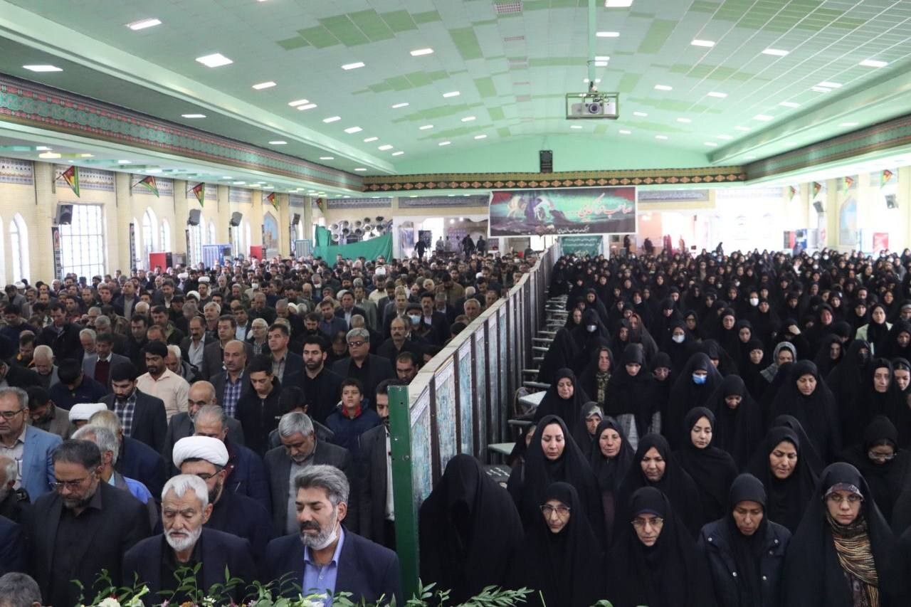 وداع باشکوه مردم سیرجان با شهید حسین علیبیگی وداع باشکوه مردم سیرجان با شهید حسین علیبیگی