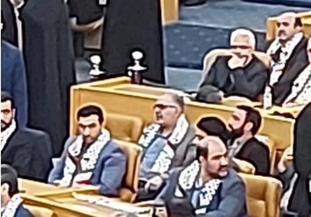 حضور رئیس سازمان زمین‌شناسی و اکتشافات‌ معدنی کشور در مراسم کارمند تراز انقلاب اسلامی پیشرو در تحقق دولت اسلامی