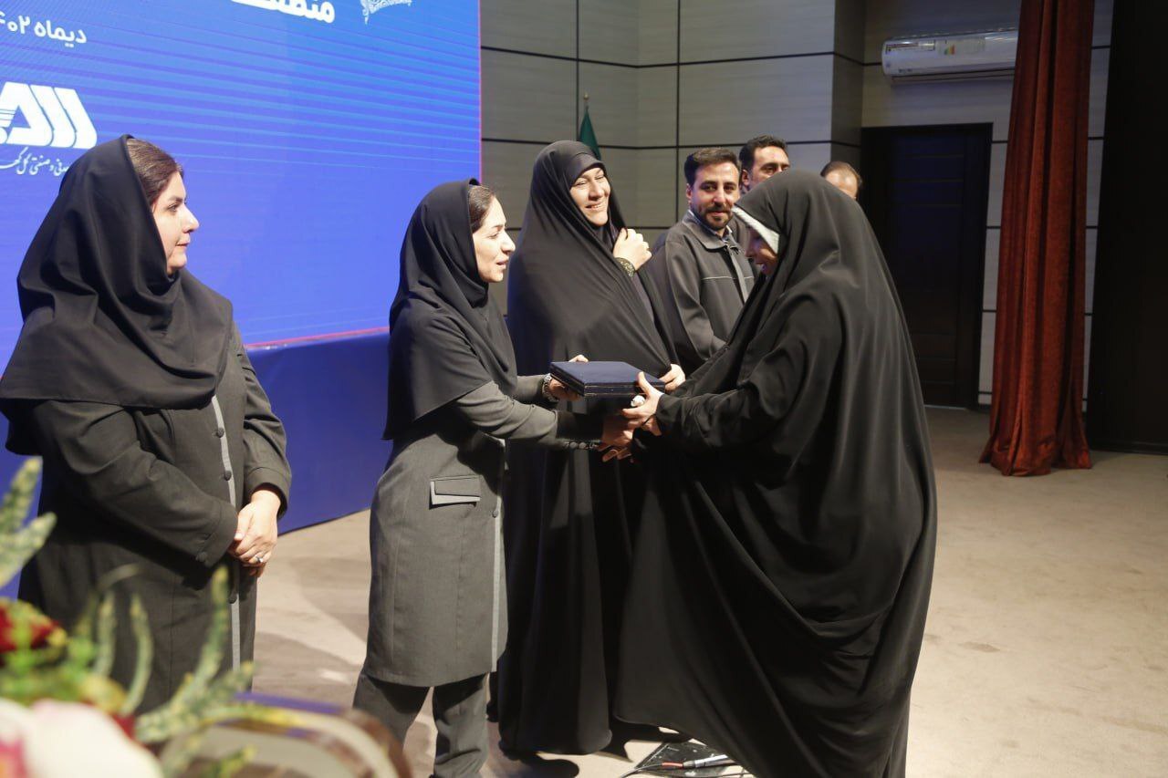 آیین تجلیل از بانوان شاغل در منطقه گلگهر آیین تجلیل از بانوان شاغل در منطقه گلگهر