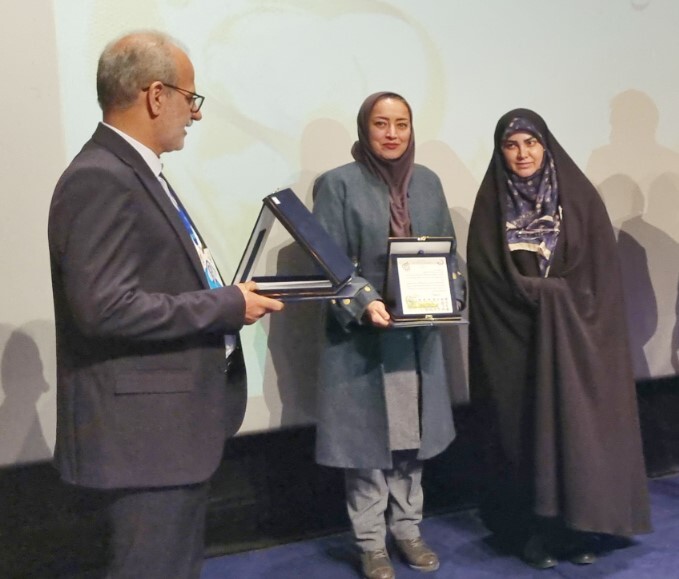 تجلیل از مسوول HSEE سازمان زمین‌شناسی و اکتشافات‌ معدنی کشور در اختتامیه دومین جشنواره جایزه ملی