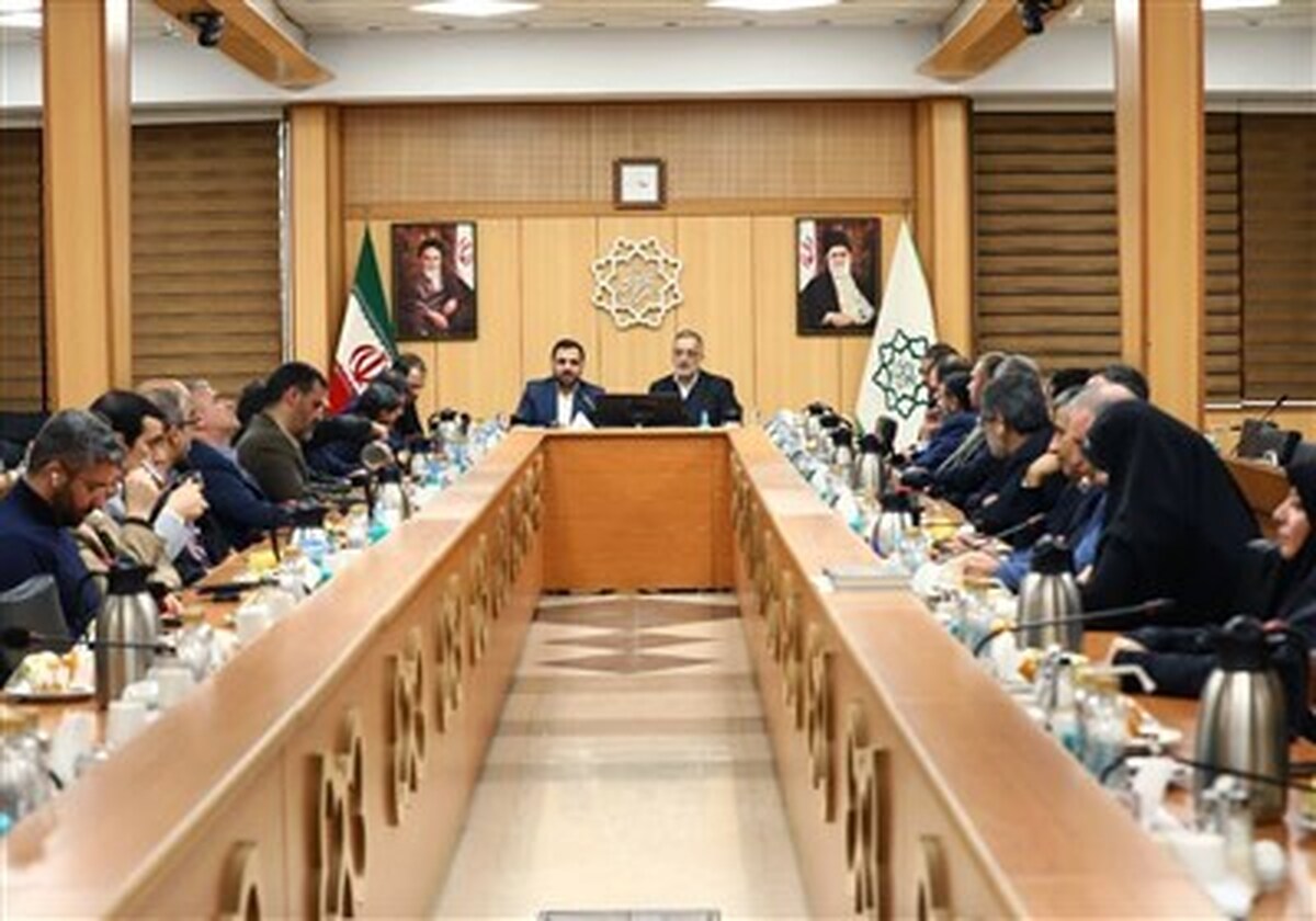 تاکید وزیر ارتباطات بر اجرای سریع‌تر پروژه فیبرنوری در شهر تهران