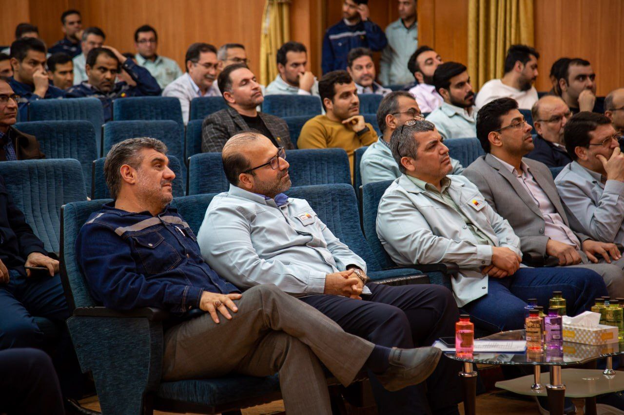 در هر شرکت فولادی موفق در کشور، ردپای کارکنان شرکت فولاد خوزستان دیده میشود در هر شرکت فولادی موفق در کشور، ردپای کارکنان شرکت فولاد خوزستان دیده میشود