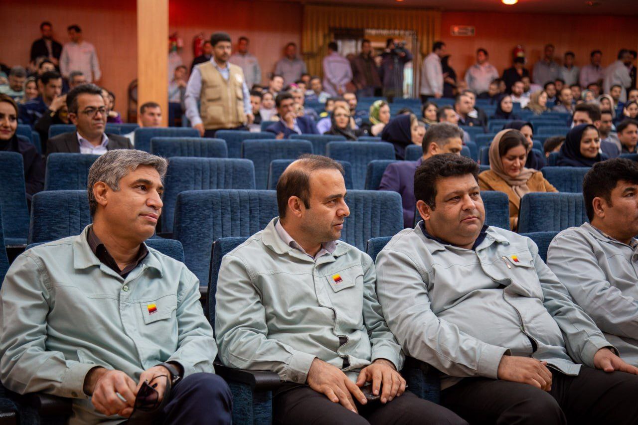 در هر شرکت فولادی موفق در کشور، ردپای کارکنان شرکت فولاد خوزستان دیده میشود در هر شرکت فولادی موفق در کشور، ردپای کارکنان شرکت فولاد خوزستان دیده میشود