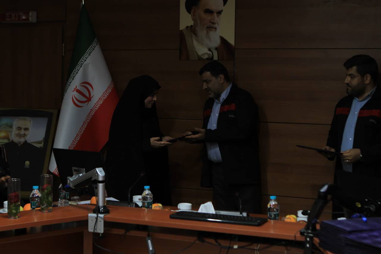 برگزاری مراسم گرامیداشت روز زن در فولاد اکسین خوزستان/ بانوان اکسینی تجلیل شدند برگزاری مراسم گرامیداشت روز زن در فولاد اکسین خوزستان/ بانوان اکسینی تجلیل شدند