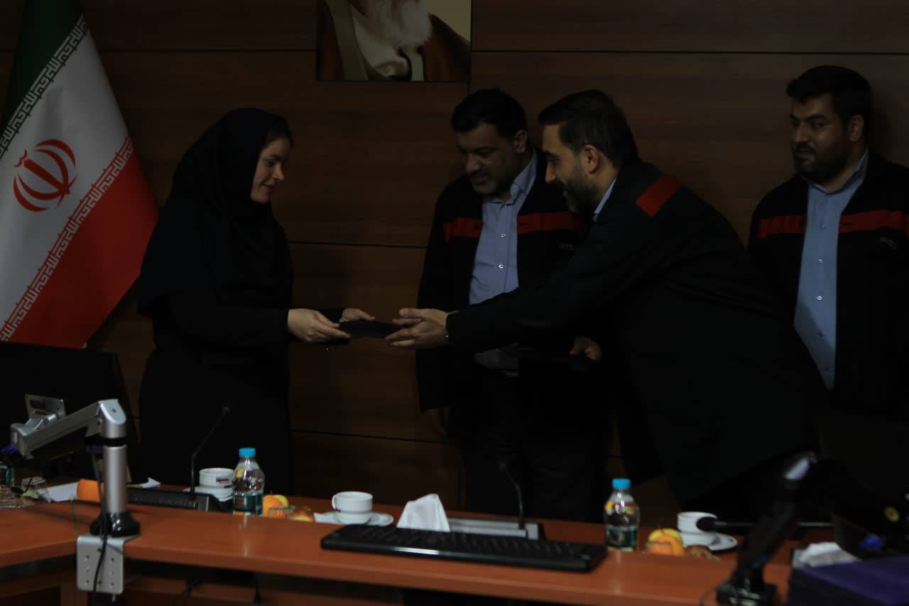 برگزاری مراسم گرامیداشت روز زن در فولاد اکسین خوزستان/ بانوان اکسینی تجلیل شدند برگزاری مراسم گرامیداشت روز زن در فولاد اکسین خوزستان/ بانوان اکسینی تجلیل شدند