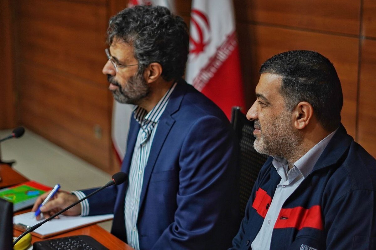نشست مدیران شرکت فولاد اکسین خوزستان/ بازدید معاون وزیر از خط تولید فولاد اکسین/ دکتر عسگریان: ضرورت هدف‌گذاری جهت تحقق ظرفیت اسمی