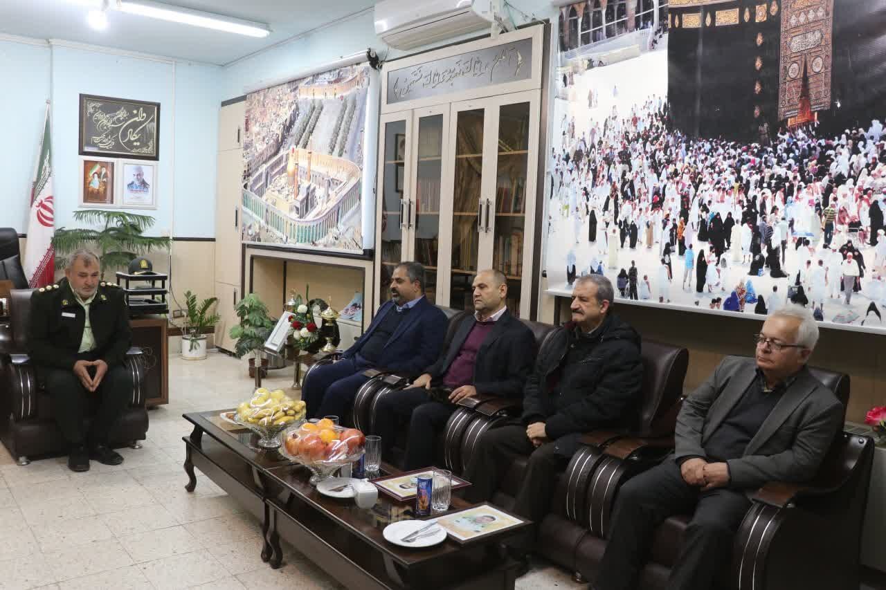 دیدار مدیرعامل شرکت آلومینای ایران به همراه تعدادی از معاونین و مدیران این مجموعه با سرهنگ قندی فرمانده نیروی انتظامی شهرستان جاجرم دیدار مدیرعامل شرکت آلومینای ایران به همراه تعدادی از معاونین و مدیران این مجموعه با سرهنگ قندی فرمانده نیروی انتظامی شهرستان جاجرم