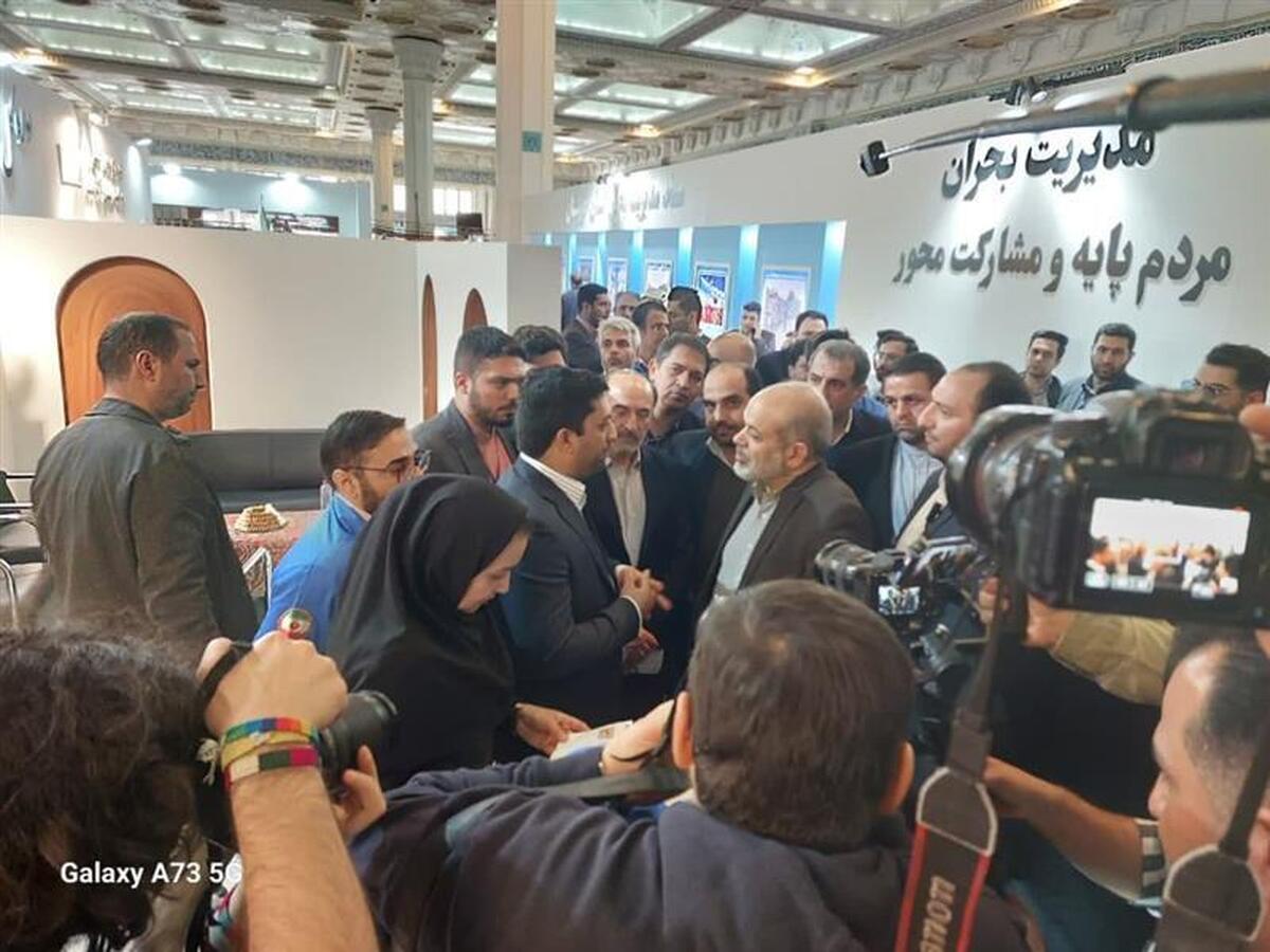 حضور وزیر کشور و چهره‌های سرشناس در غرفه شرکت سنگ آهن مرکزی ایران