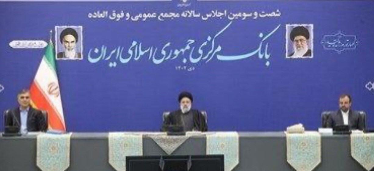 رئیس جمهور به بانک مرکزی رفت رئیس جمهور به بانک مرکزی رفت