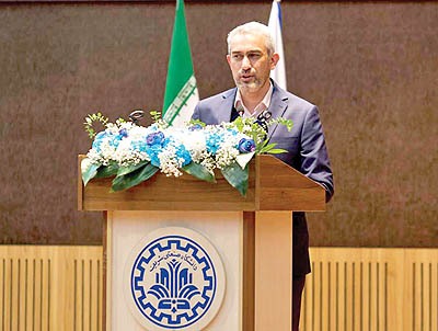 درسهای ماندگار آموزگار «اقتصاد ایران»/ گزارش مراسم بزرگداشت دکتر مسعود نیلی در دانشگاه شریف درسهای ماندگار آموزگار «اقتصاد ایران»/ گزارش مراسم بزرگداشت دکتر مسعود نیلی در دانشگاه شریف