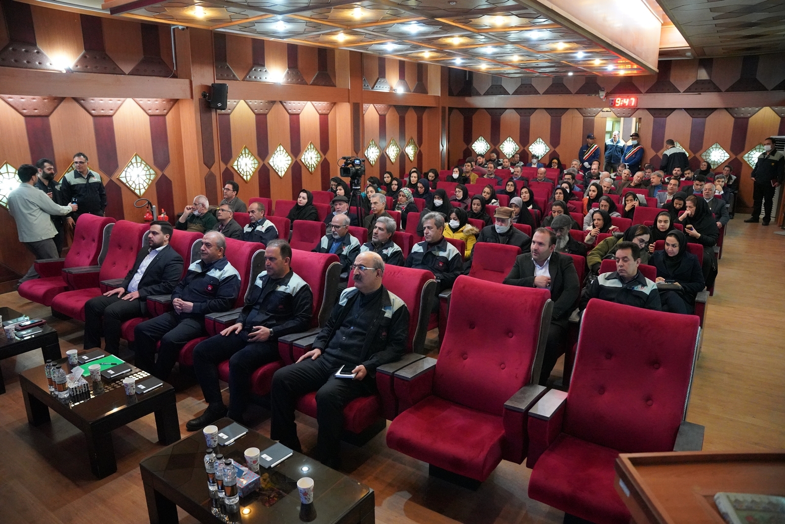 نشست خبری مدیرعامل ذوب آهن اصفهان با اصحاب رسانه نشست خبری مدیرعامل ذوب آهن اصفهان با اصحاب رسانه