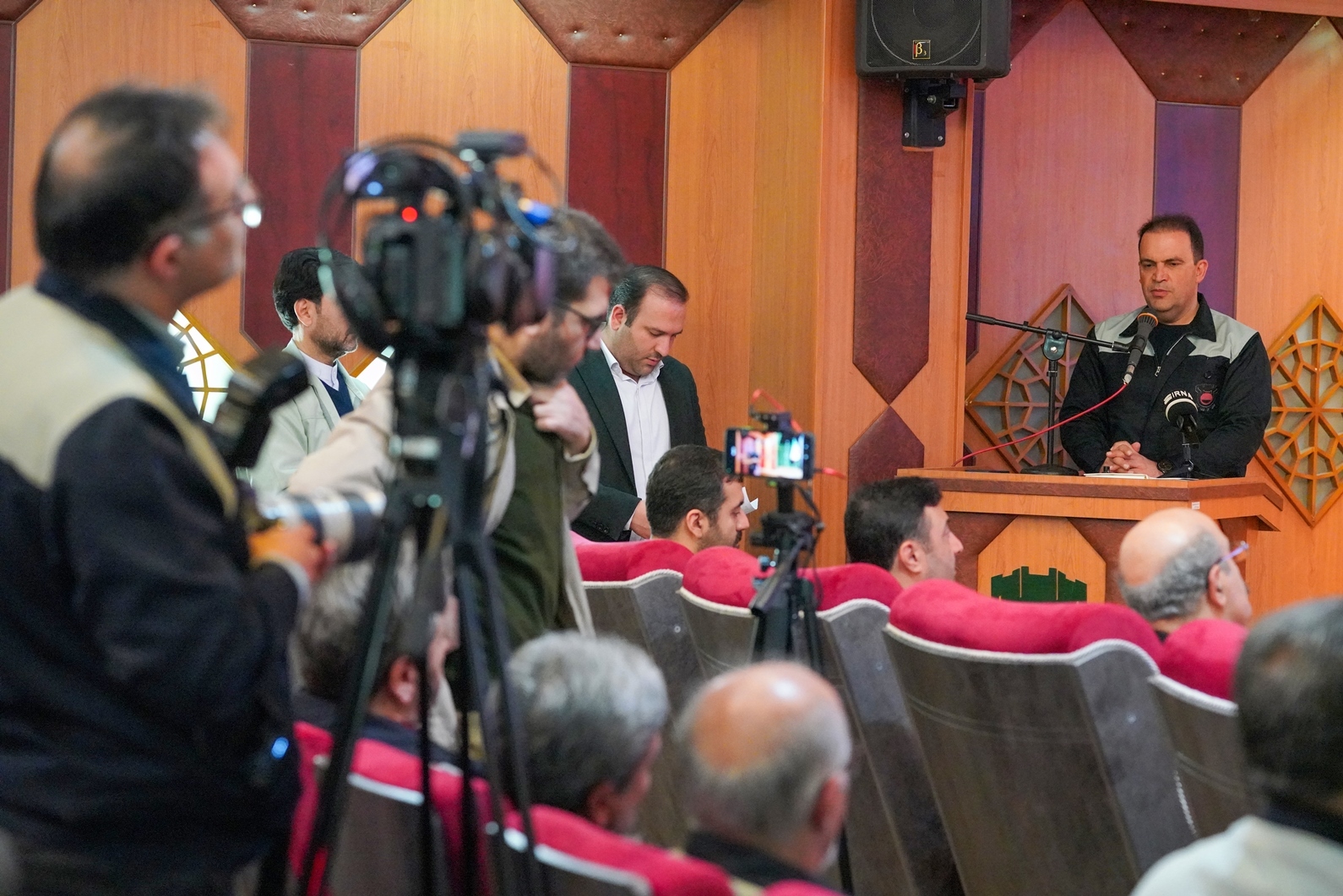 نشست خبری مدیرعامل ذوب آهن اصفهان با اصحاب رسانه نشست خبری مدیرعامل ذوب آهن اصفهان با اصحاب رسانه