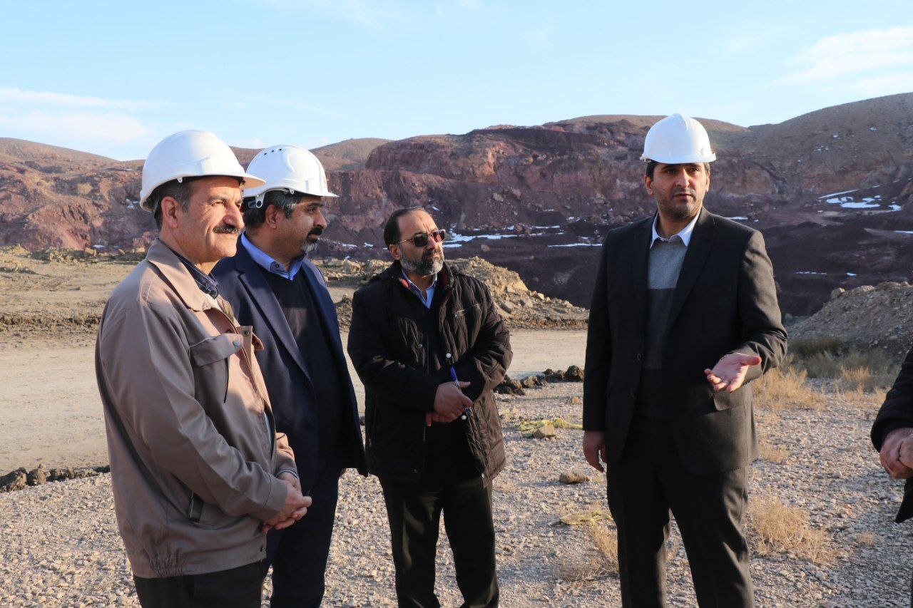 بازدید دکتر شهبخش مدیرعامل شرکت و مهندس بختیاری مدیرعامل شرکت مس درهزار (نماینده مجمع در شرکت آلومینای ایران) و همراهی تعدادی از معاونین و مدیران شرکت از مجتمع بازدید دکتر شهبخش مدیرعامل شرکت و مهندس بختیاری مدیرعامل شرکت مس درهزار (نماینده مجمع در شرکت آلومینای ایران) و همراهی تعدادی از معاونین و مدیران شرکت از مجتمع