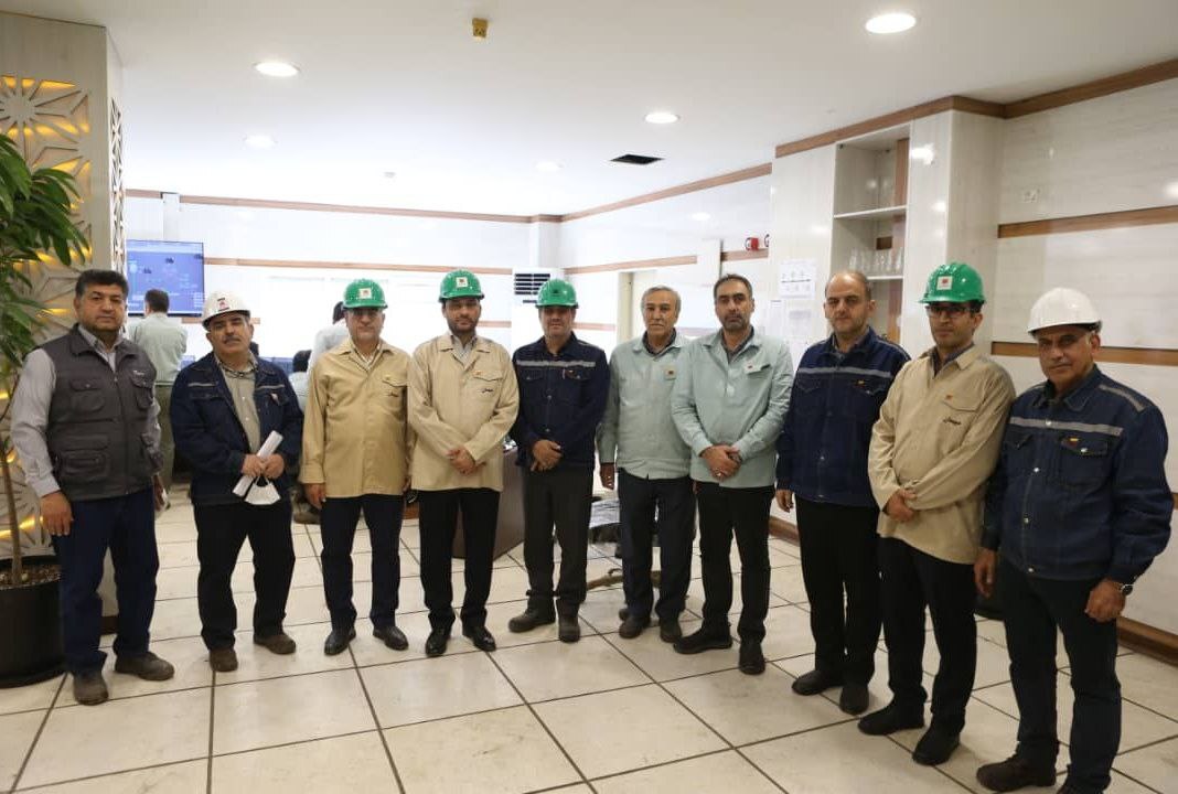 مدیرعامل و اعضای هیات مدیره فولاد خوزستان از روند تکمیل پروژه زمزم ۳ بازدید نمود مدیرعامل و اعضای هیات مدیره فولاد خوزستان از روند تکمیل پروژه زمزم ۳ بازدید نمود