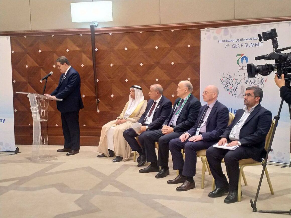 رئیس پژوهشگاه صنعت نفت جایزه ۲۰۲۴ جیئیسیاف را گرفت رئیس پژوهشگاه صنعت نفت جایزه ۲۰۲۴ جیئیسیاف را گرفت