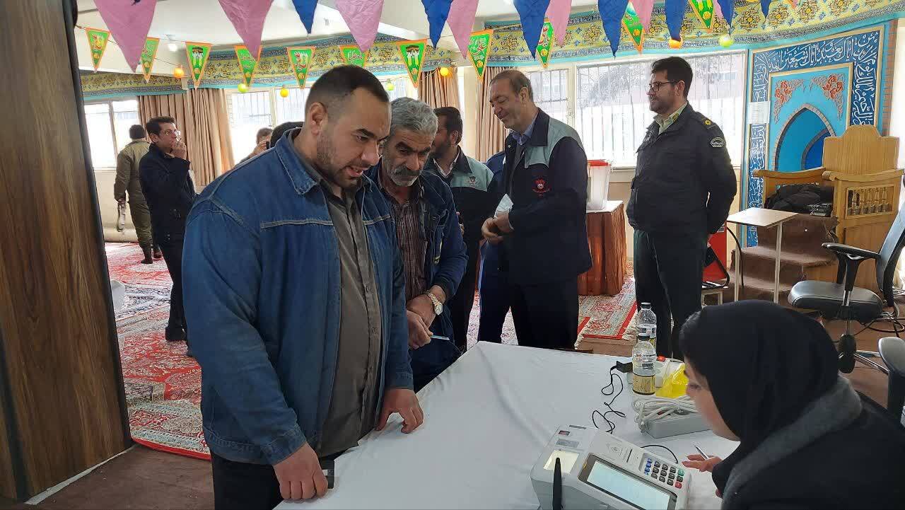 حماسه حضور تلاشگران ذوب آهن اصفهان در انتخابات حماسه حضور تلاشگران ذوب آهن اصفهان در انتخابات