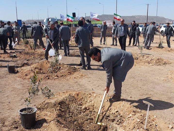 آیین درختکاری و آغاز طرح جنگلکاری شرکت توسعه آهن و فولاد گلگهر آیین درختکاری و آغاز طرح جنگلکاری شرکت توسعه آهن و فولاد گلگهر