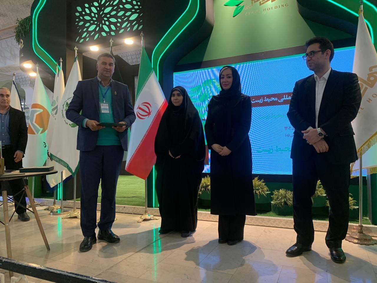 کدام شرکتها در نمایشگاه محیط زیست تقدیر شدند؟ کدام شرکتها در نمایشگاه محیط زیست تقدیر شدند؟
