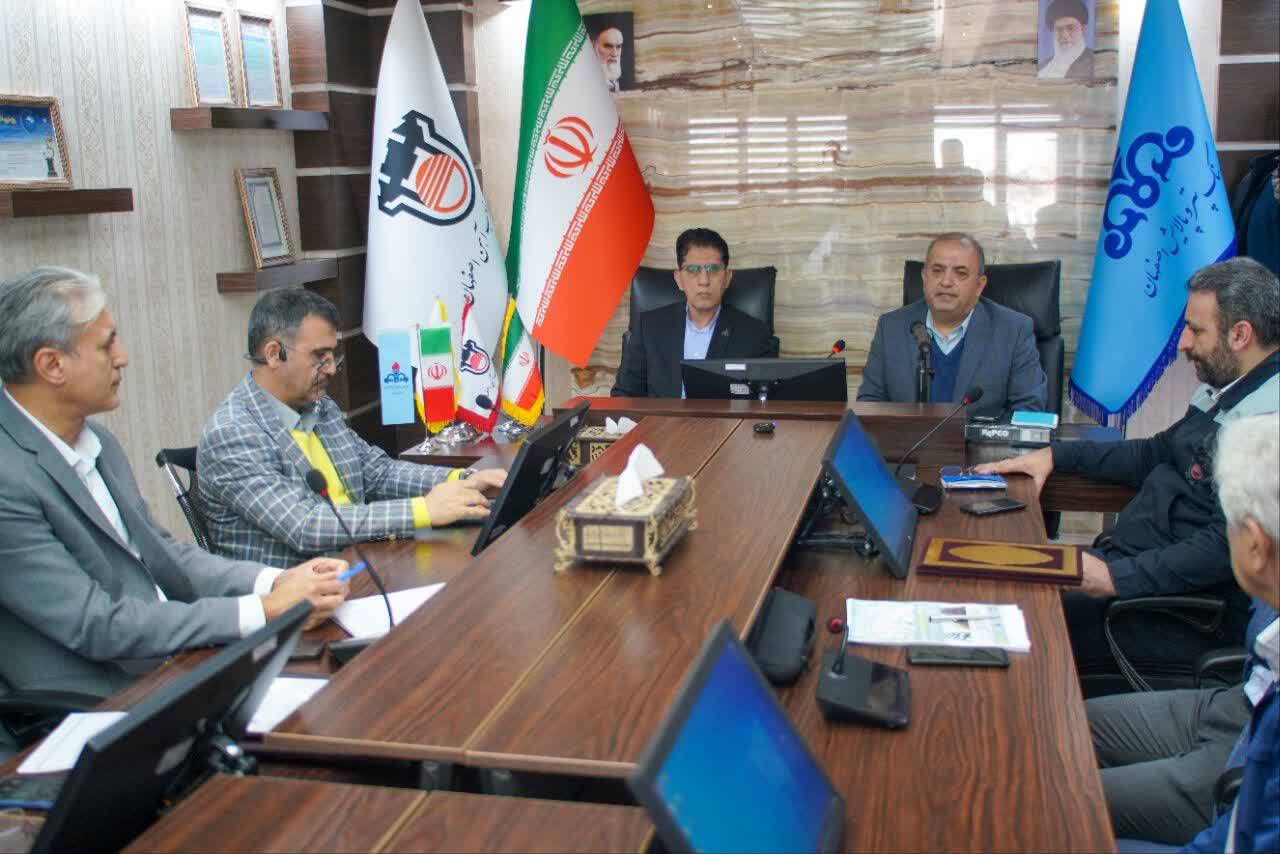 پالایشگاه اصفهان با ریل ذوب‌ آهن به راه‌آهن سراسری کشور متصل می‌شود